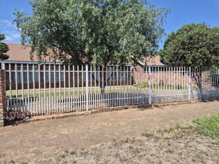 2 Bedroom Property for Sale in La Hoff North West